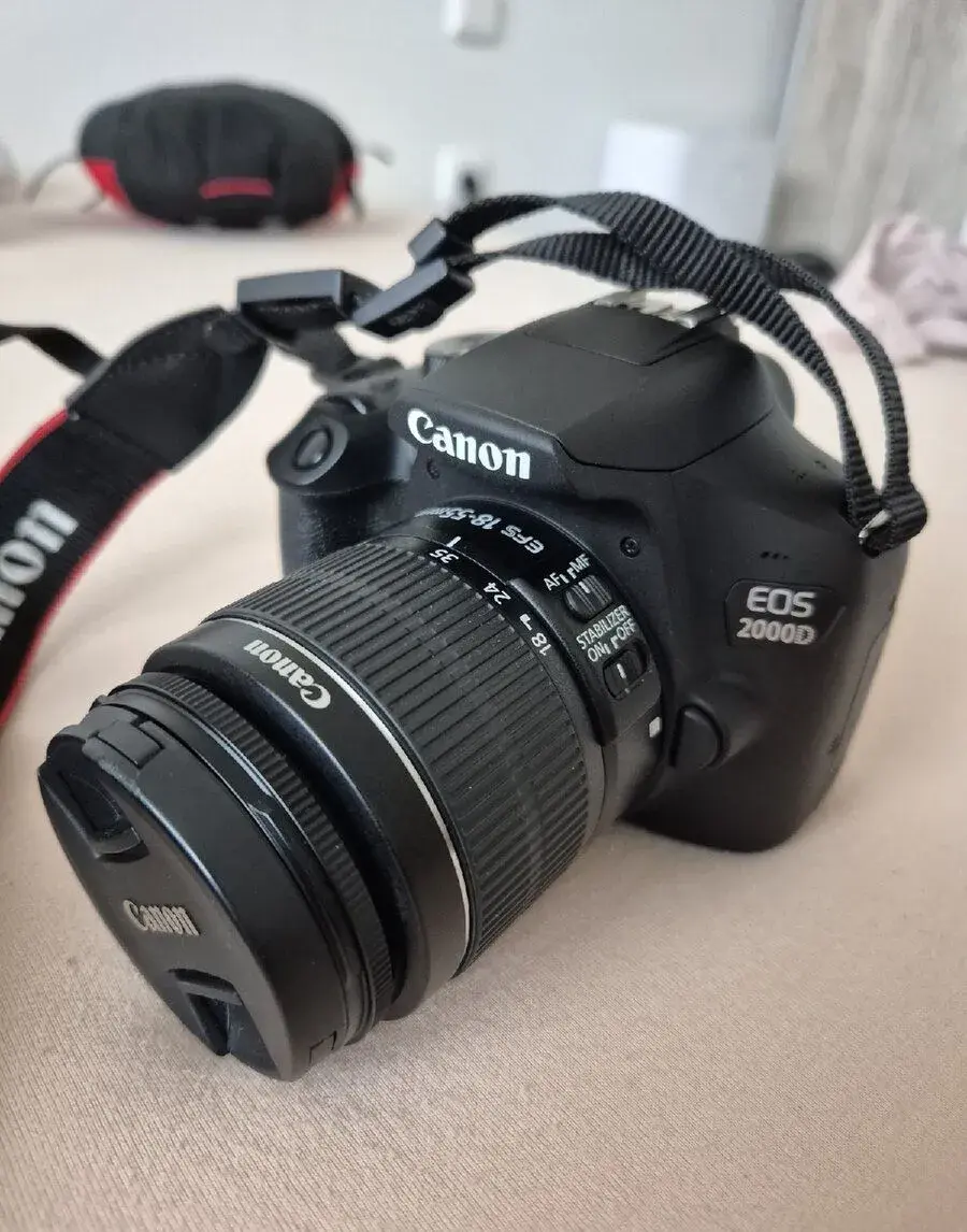 Canon EOS 2000D + objektiv 18-55mm