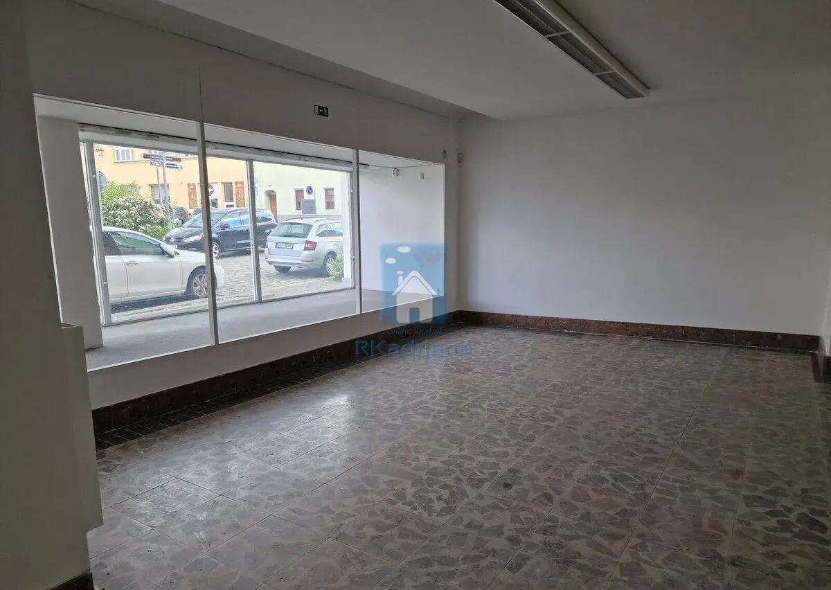 Pronájem obchodních prostor Domažlice, ulice Husova, 285 m²