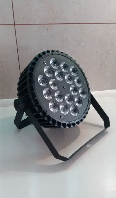 LED PAR 18x10W RGBW - NOVE