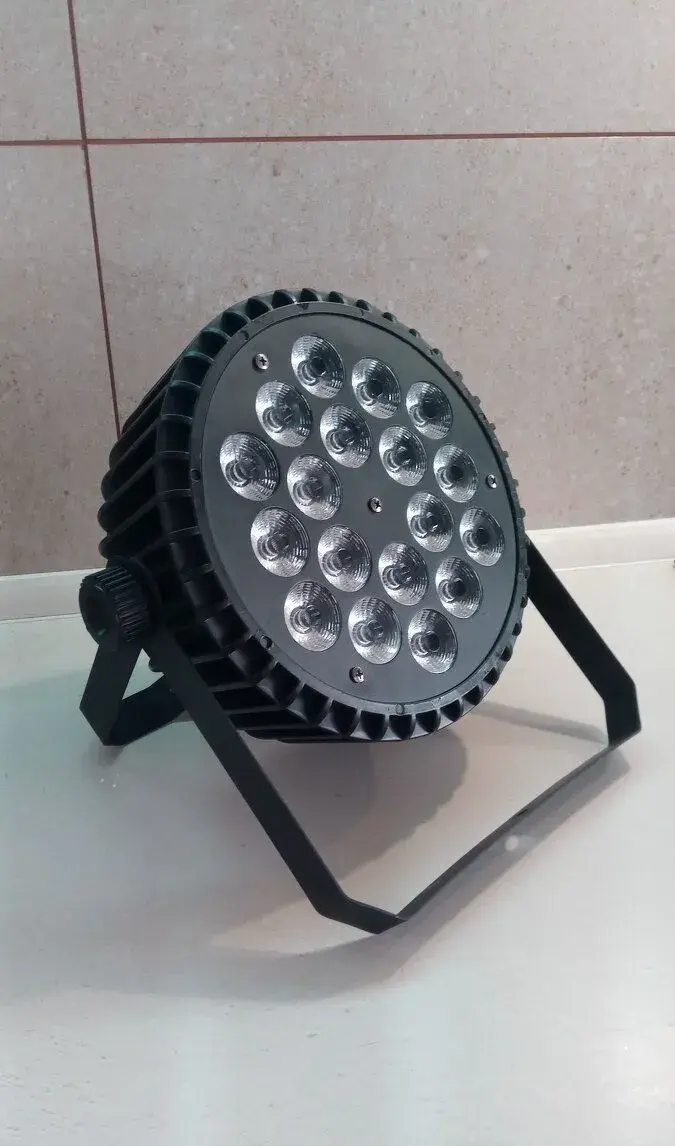 LED PAR 18x10W RGBW - NOVE