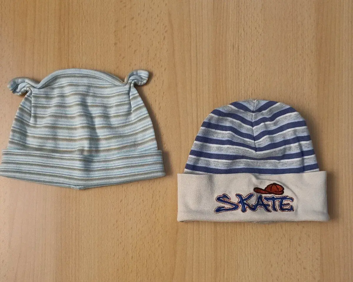 CENA KOMPLET Dětské bavlněné čepice (2ks)