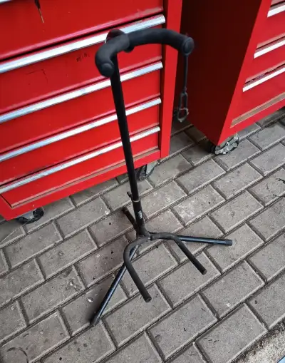 Stojan na kyraru