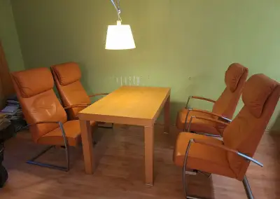 Stylový jídelní set stůl a relaxační designová křesla Lato