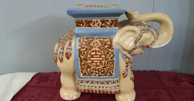 Retro podstavec porcelán SLON