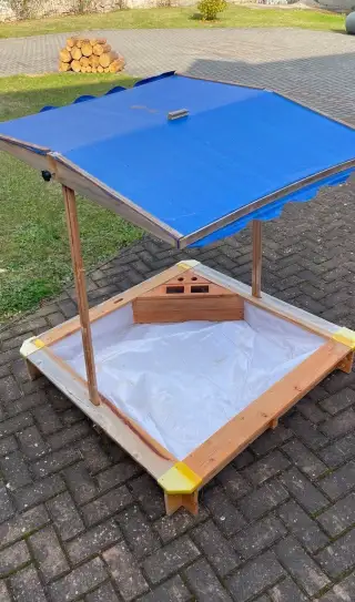 Dětské pískoviště se stříškou