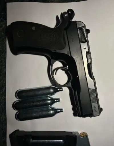 CO2 vzduchovka CZ 75 D Compact (stříbrno-černá) + 3 bombičky