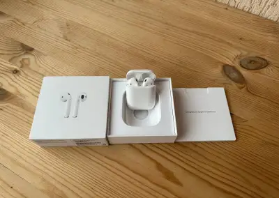 Apple AirPods 2 - plně funkční, s krabicí a manuálem
