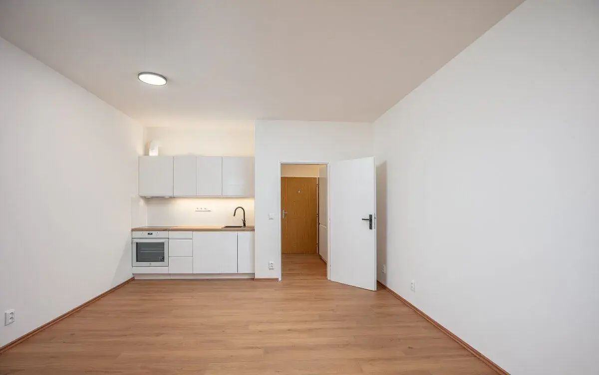 Pronájem bytu 1+kk 36 m² Felklova, Roztoky