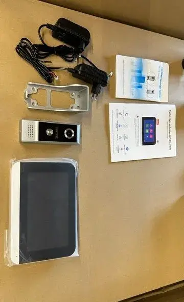 Domácí telefon ( intercom ) - pro jednopodlažní dům