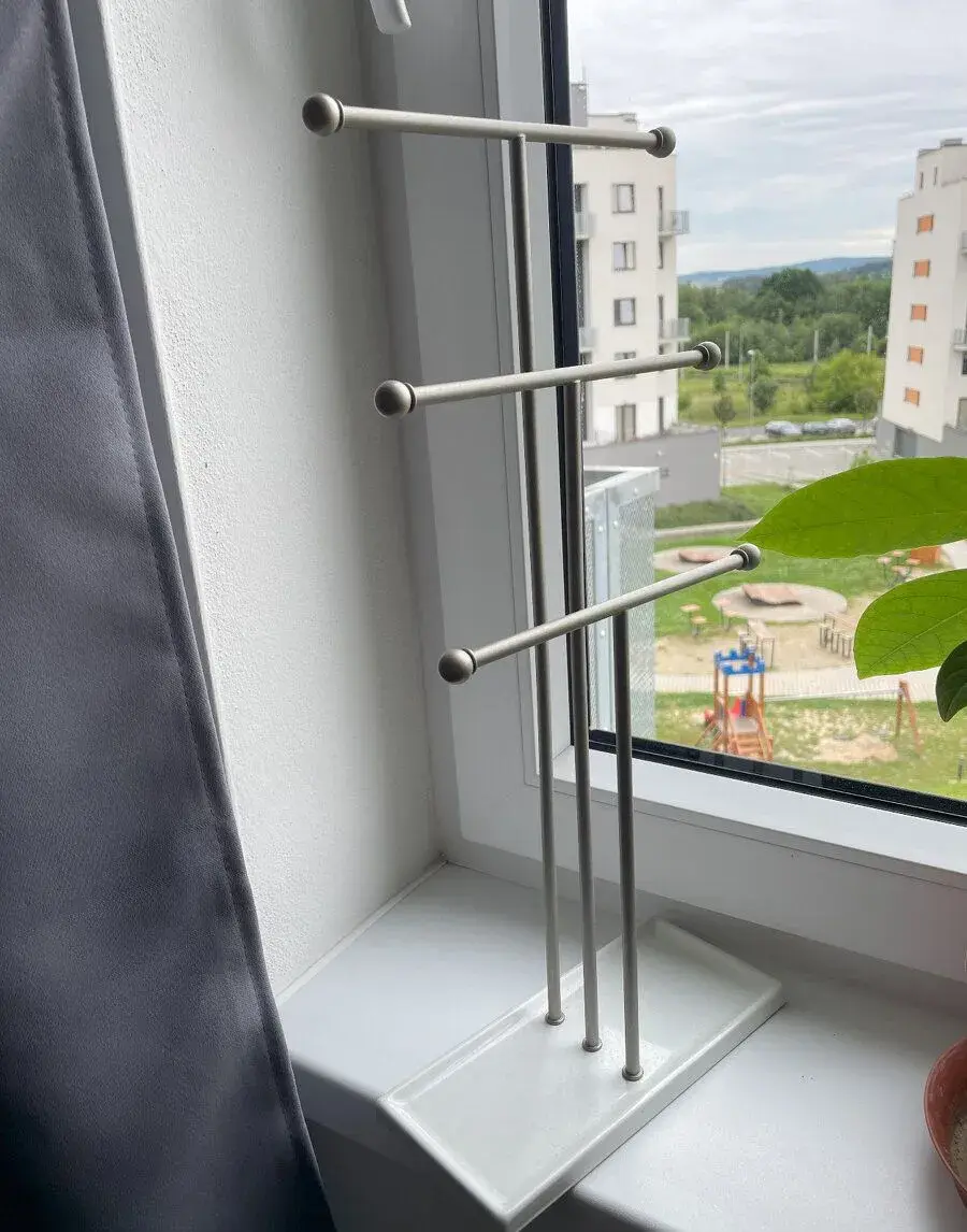 Stojan na šperky Trigem, Umbra