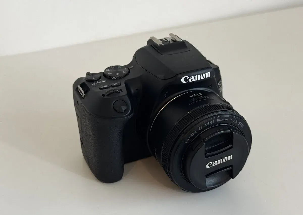 📷 Canon EOS 250D + objektiv Canon EF 50mm f/1.8 STM – kompl