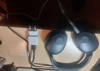 Nová bezdrátová sluchátka J lab J buds Lux ANC