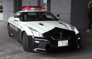 1:64 ERA NISSAN GT-R (R35) JAPAN POLICE CAR