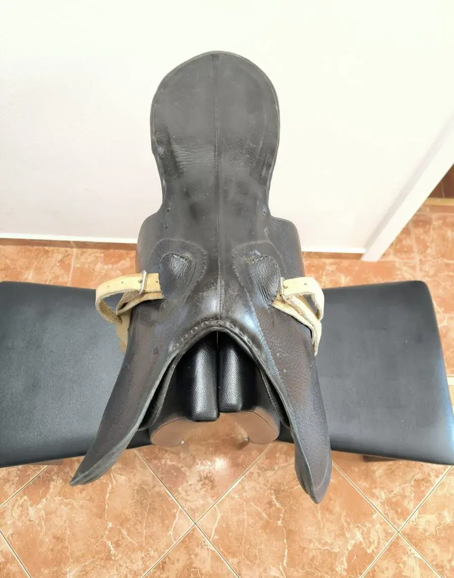 kožené lehké sedlo