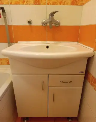 Umyvadlo se skříňkou