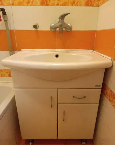 Umyvadlo se skříňkou