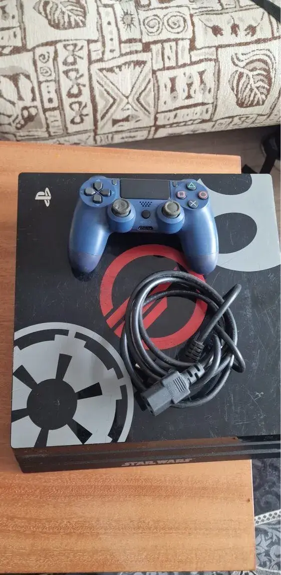 🎮 Sony PlayStation 4 (PS4) – Star Wars Design + Ovladač