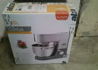 Kuchyňský robot Gustus s bohatým příslušenstvím