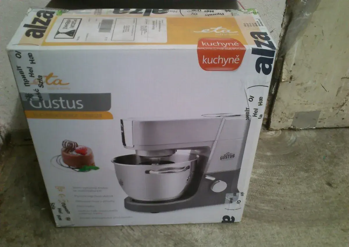 Kuchyňský robot Gustus s bohatým příslušenstvím