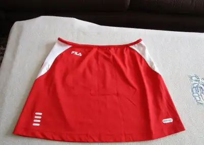 Červená sportovní elast. minisukně, vel. M, zn. Fila