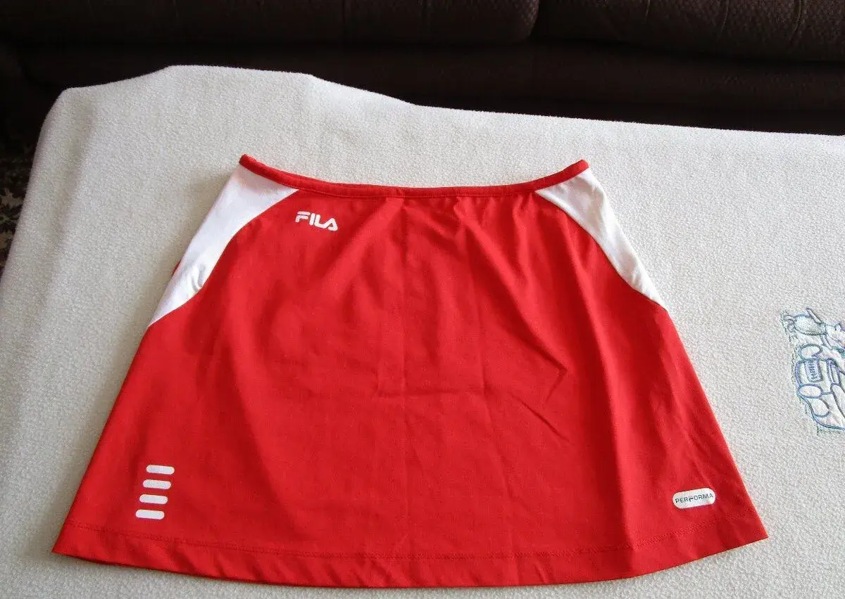 Červená sportovní elast. minisukně, vel. M, zn. Fila