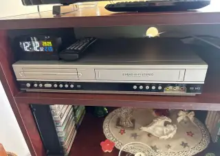 VHS a DVD přehrávač Philips DVDVCR DVP3350V