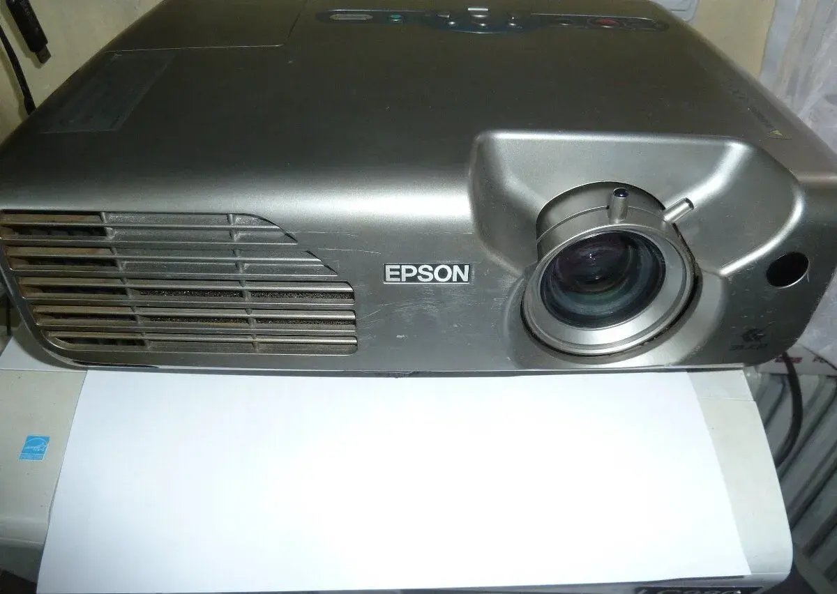 EPSON EMP-821