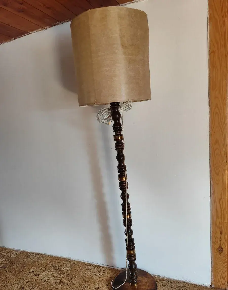 Stojací lampa na chalupu, dvě žárovky s vypínačem
