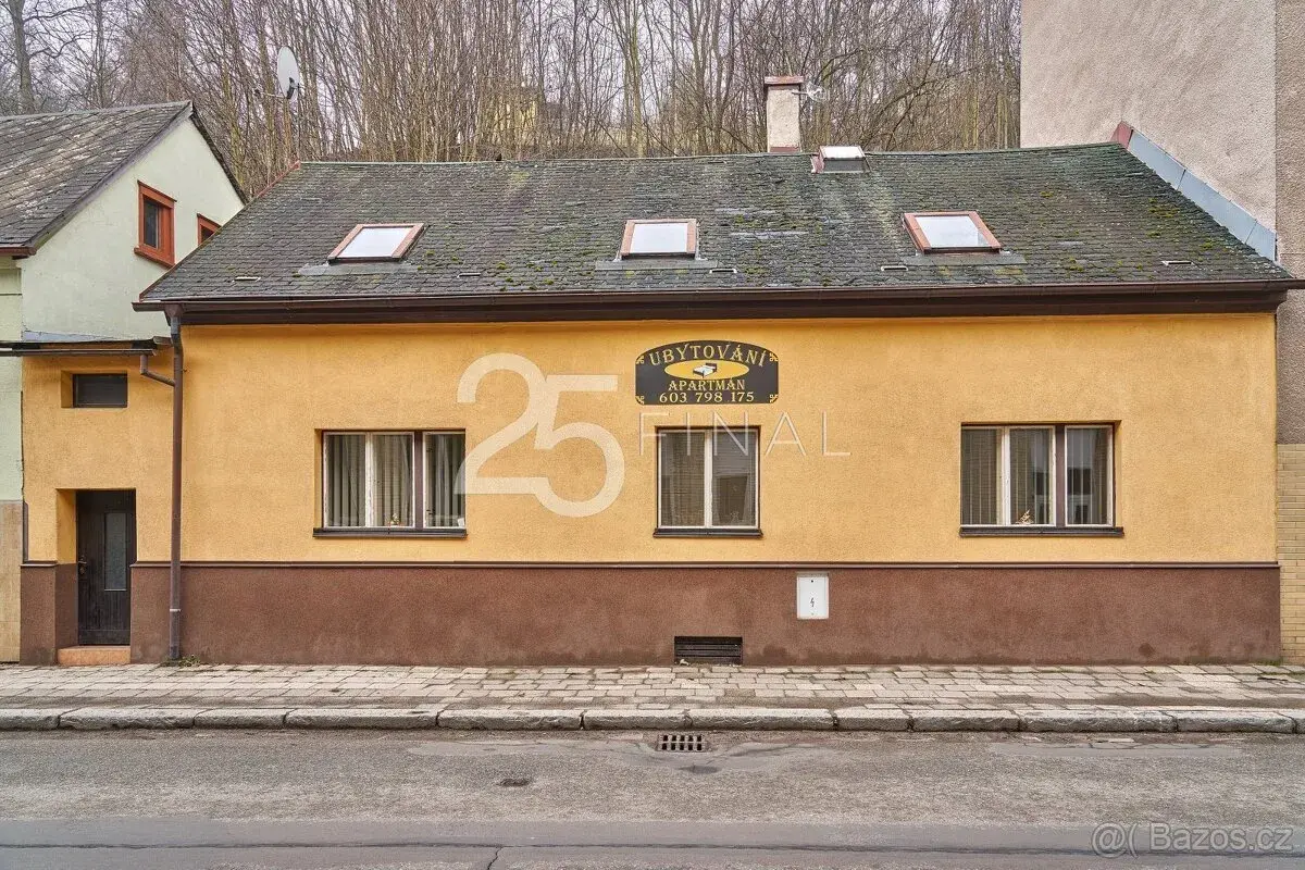 Prodej domu se zahradou a dvougaráží k bydlení i investici v