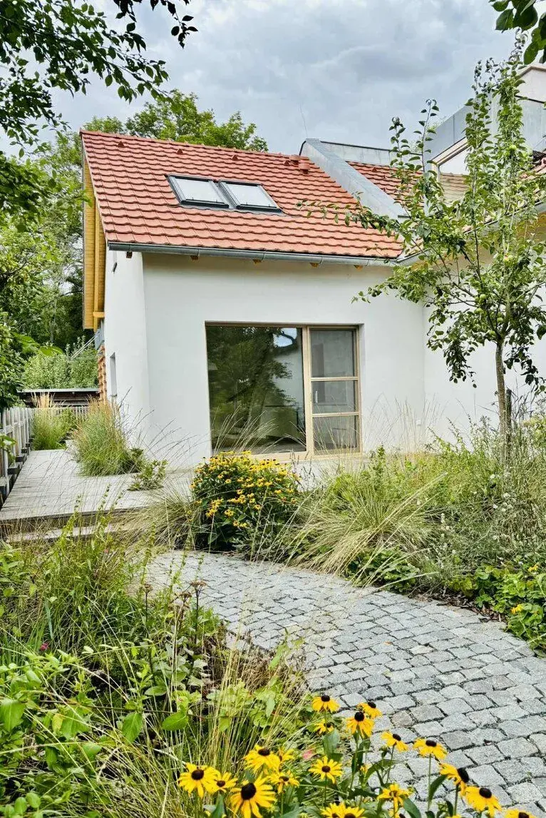 Pronájem samostatného domu 2+kk s terasou, Hradec Králové –