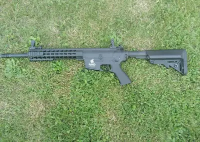Airsoft M4A1 +BATERIE,NABIJECKA,ZASOBNIKY