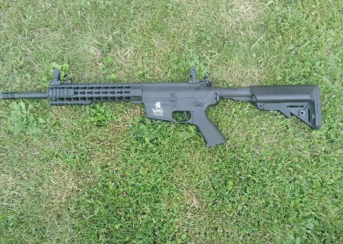 Airsoft M4A1 +BATERIE,NABIJECKA,ZASOBNIKY