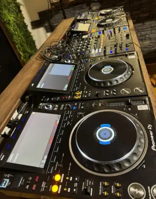 Špičkový DJ setup: Pioneer 3000 a 3000x + A9 mix