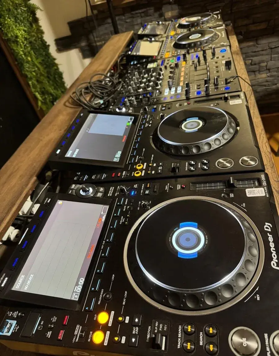Špičkový DJ setup: Pioneer 3000 a 3000x + A9 mix