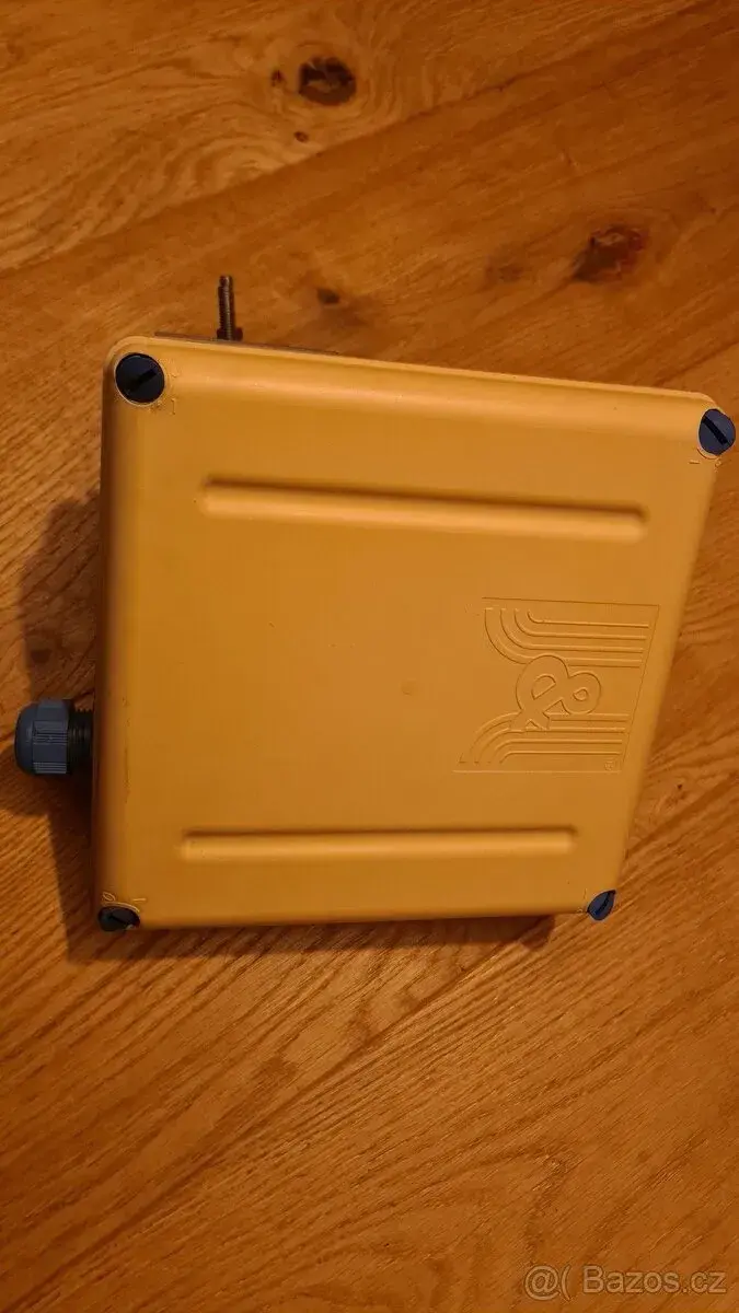 GentleBox JC-219UF - Směrová panelová anténa 19dBi s integro