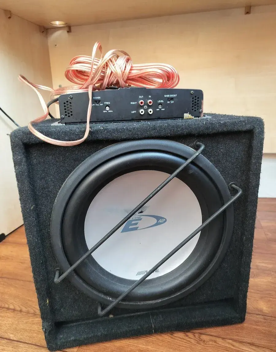 Subwoofer Alpine Type E 12 + zesilovač