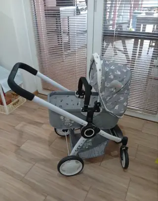 Kočárek pro panenky