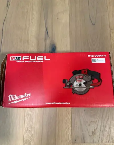 Milwaukee M12 FUEL CCS44-0 – nová aku okružní pila