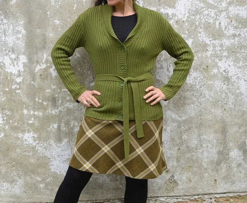 Zelený zapínací svetr s páskem Outfit fashion vel. 42