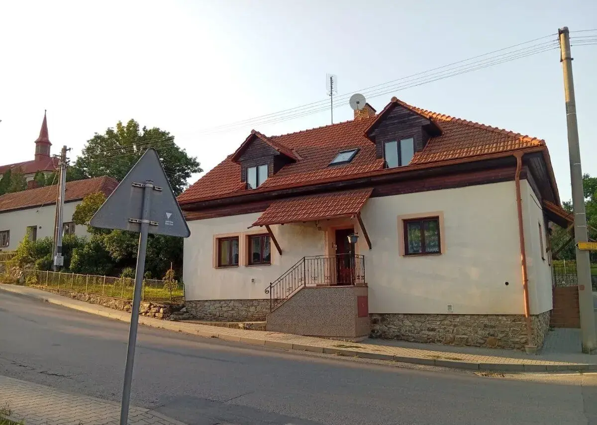 Dům se zahradou k pronájmu