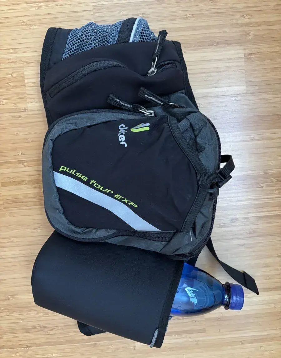 Deuter Pulse Four EXP – sportovní ledvinka, téměř nepoužitá