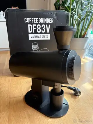 Mlýnek na kávu DF83V