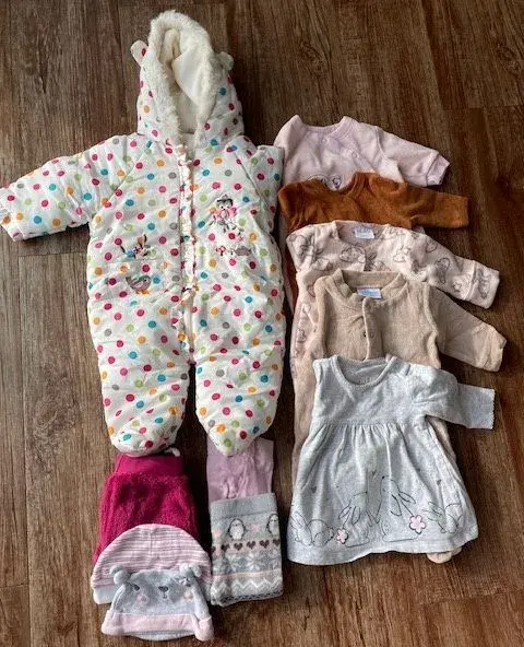 Sadu oblečení 12 ks pro holčičku, vel. 56/62
