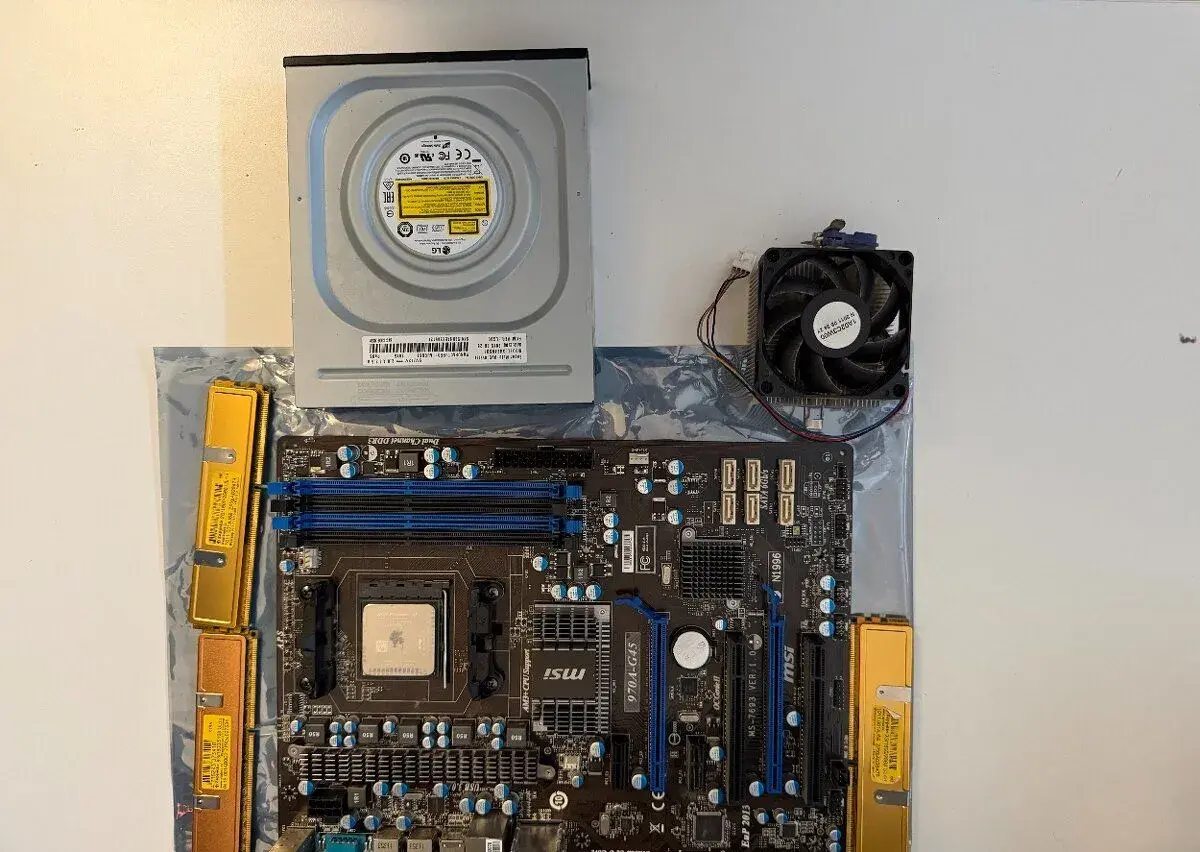 AMD Phenom II X4 850 + MSI 970A-G45 + 12 GB DDR3