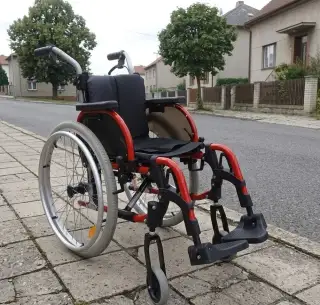 Dětský mechanický invalidní vozík Otto Bock Junior