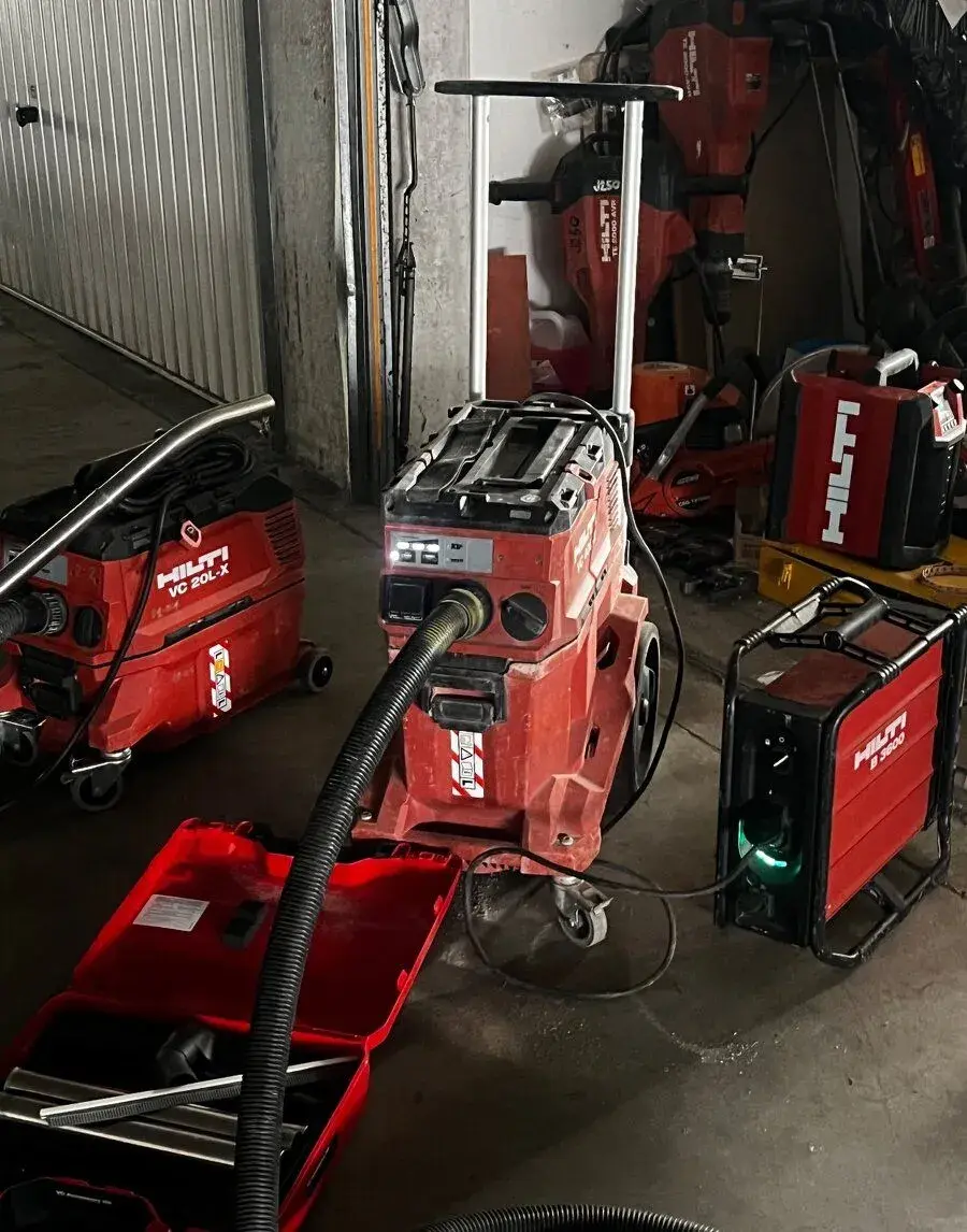 Hilti vc 40 lx + příslušenství v kufru