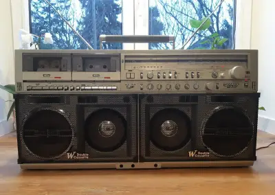 Ikonicky Sharp gf 777Z