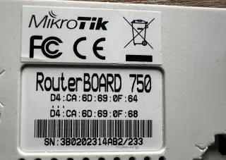 MIKROTIK • RB750 • MikroTik RouterBOARD + zdroj 12V, 1A