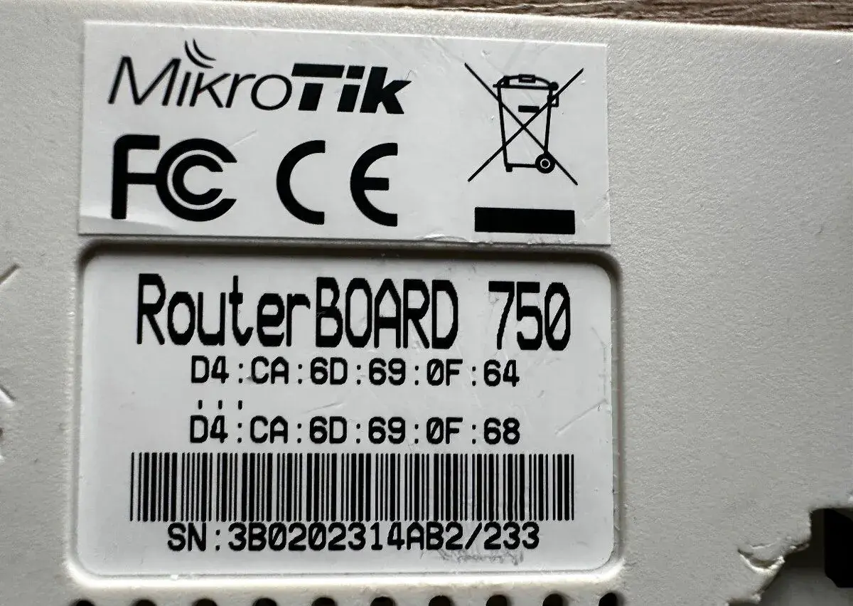 MIKROTIK • RB750 • MikroTik RouterBOARD + zdroj 12V, 1A