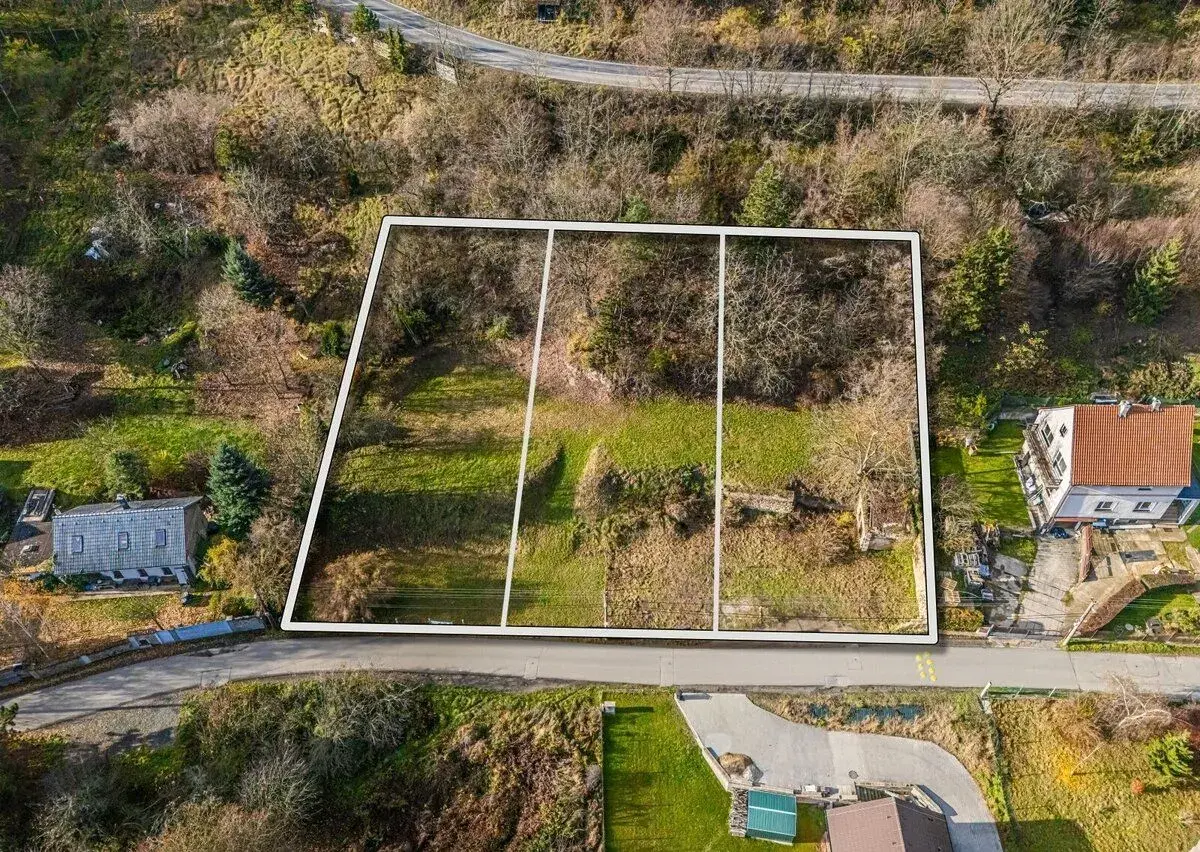 Atraktivní stavební pozemek Nelahozeves - 711 m² | kompletní